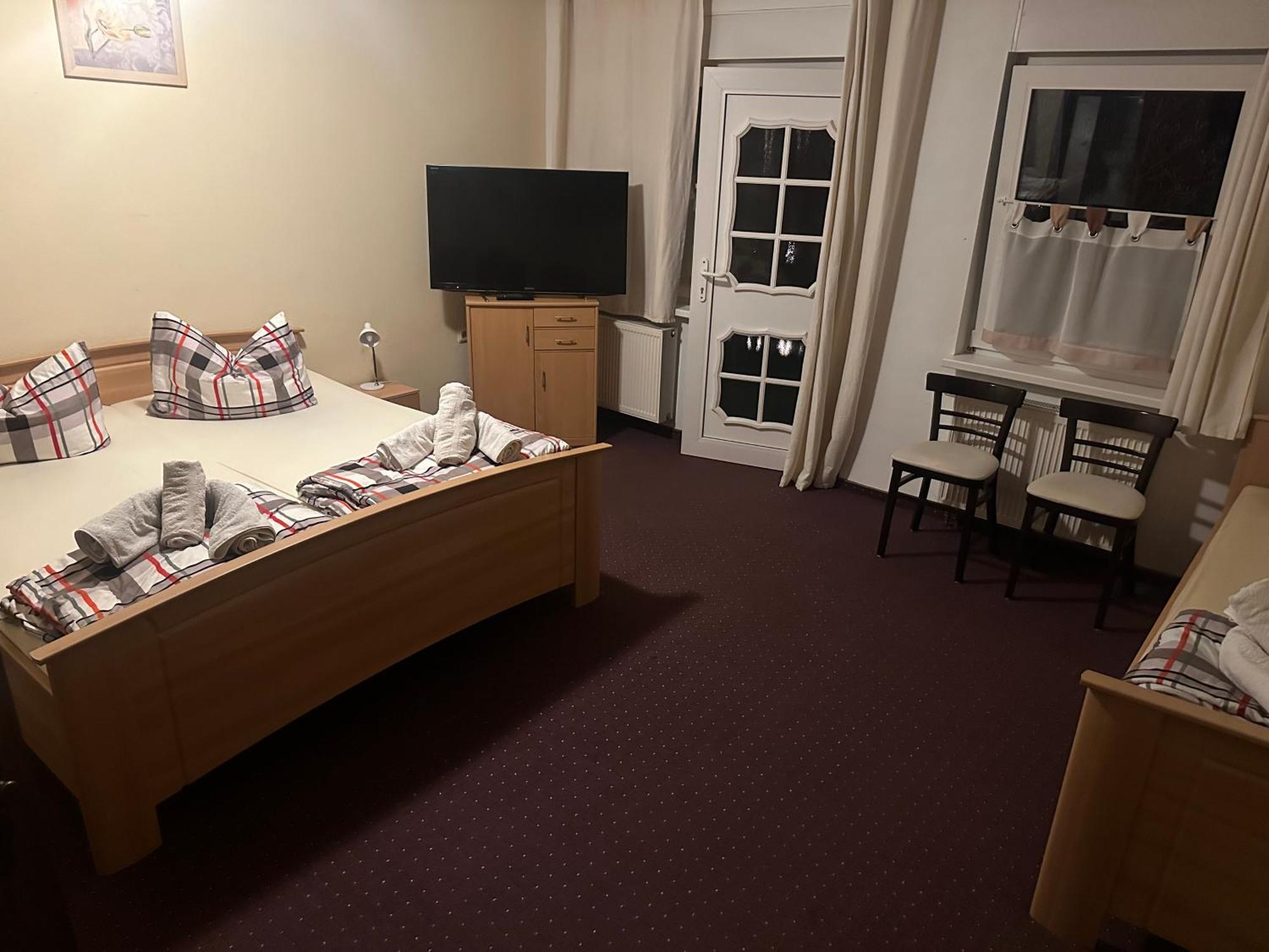 Motel Zur Festwiese Gierstadt ภายนอก รูปภาพ