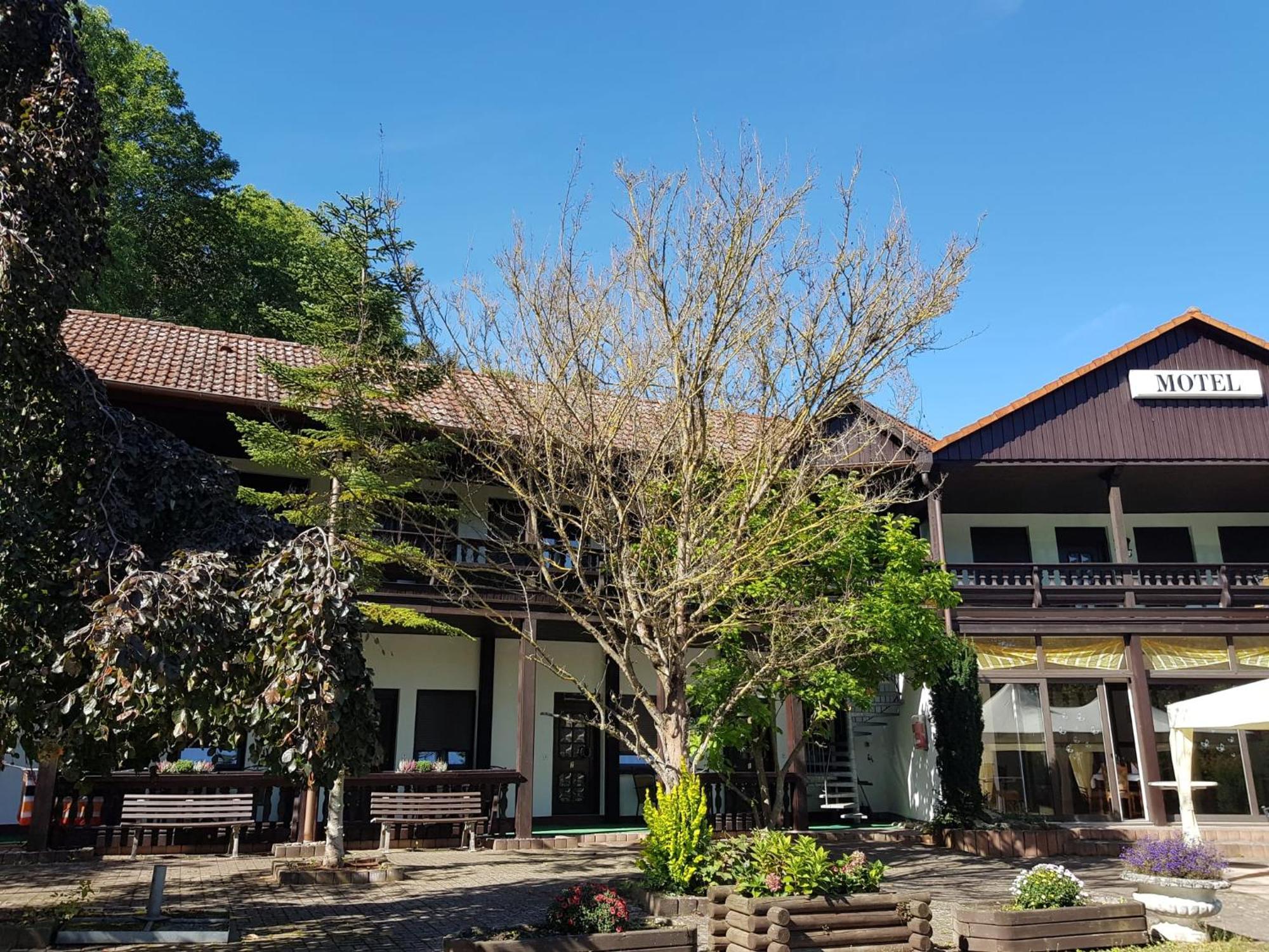 Motel Zur Festwiese Gierstadt ภายนอก รูปภาพ
