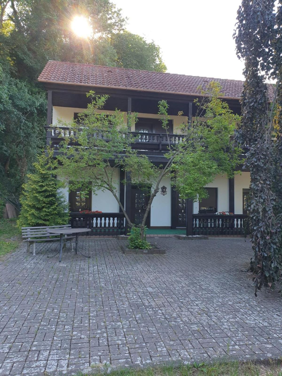 Motel Zur Festwiese Gierstadt ภายนอก รูปภาพ