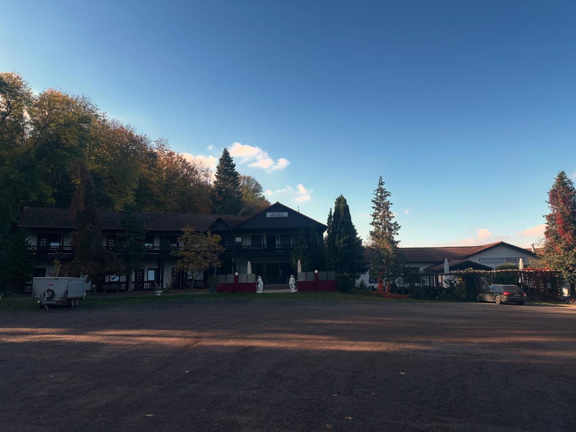 Motel Zur Festwiese Gierstadt ภายนอก รูปภาพ