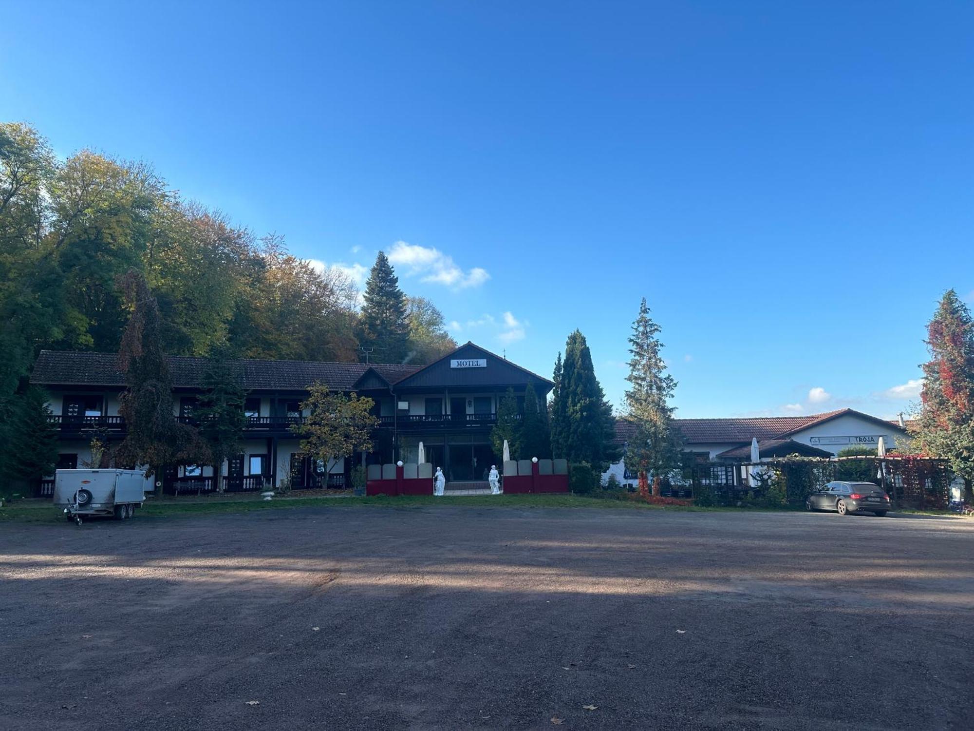 Motel Zur Festwiese Gierstadt ภายนอก รูปภาพ