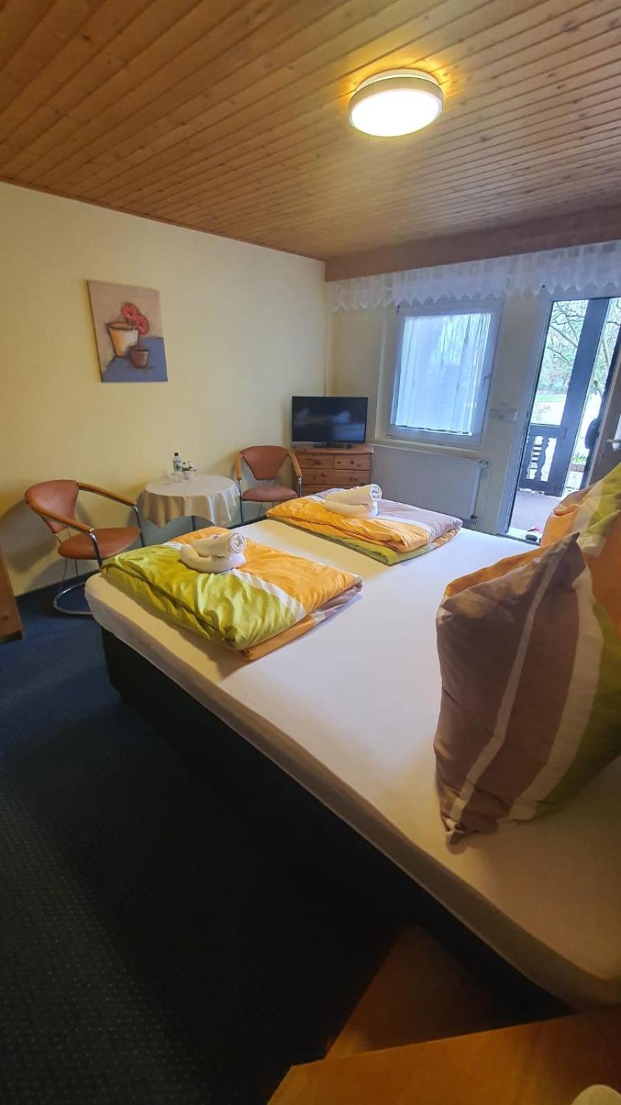 Motel Zur Festwiese Gierstadt ภายนอก รูปภาพ