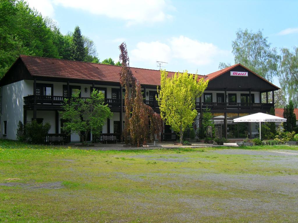 Motel Zur Festwiese Gierstadt ภายนอก รูปภาพ