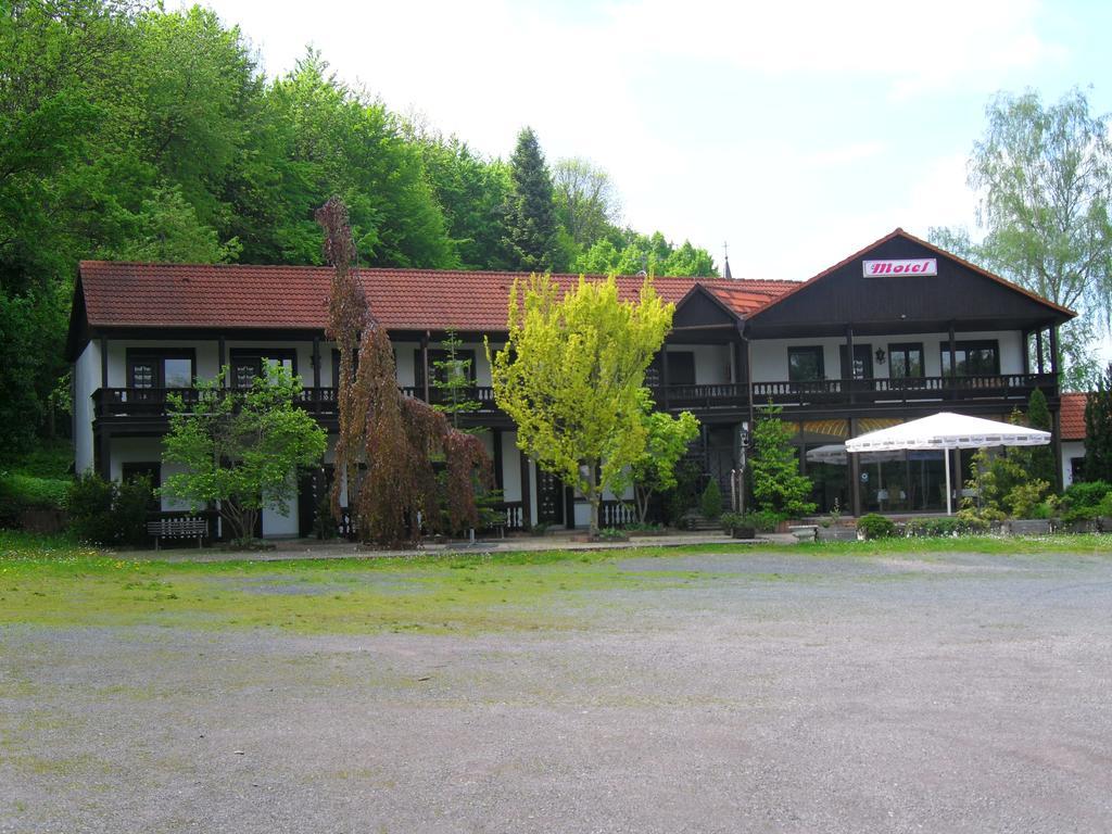 Motel Zur Festwiese Gierstadt ภายนอก รูปภาพ